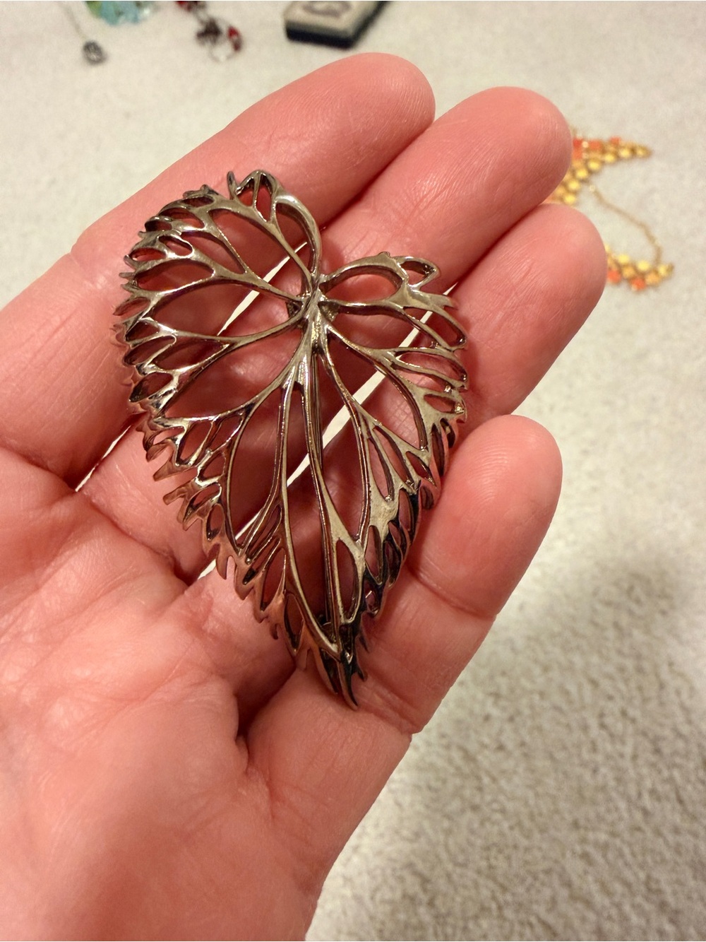 Silver Leaf Filigree Brooch - Elegant Women’s Jewelry